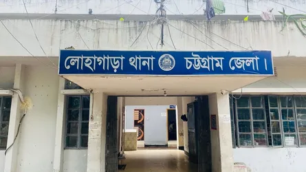 লোহাগাড়ায় দুর্বৃত্তদের গুলিতে ইউপি সদস্য ও ২ ছেলে আহত