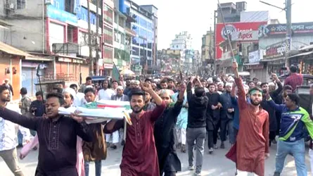 শহীদ হাদি হত্যার প্রতিবাদে লক্ষ্মীপুরে ছাত্র-জনতার কফিন মিছিল