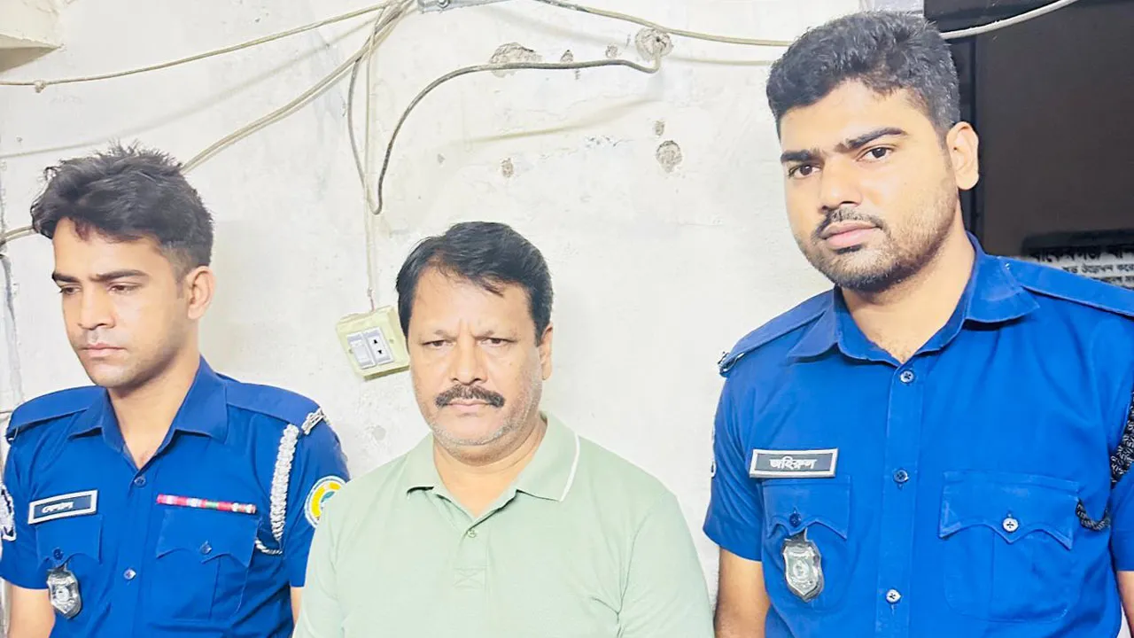 বাকেরগঞ্জের সাবেক পৌর মেয়র লোকমান গ্রেফতার
