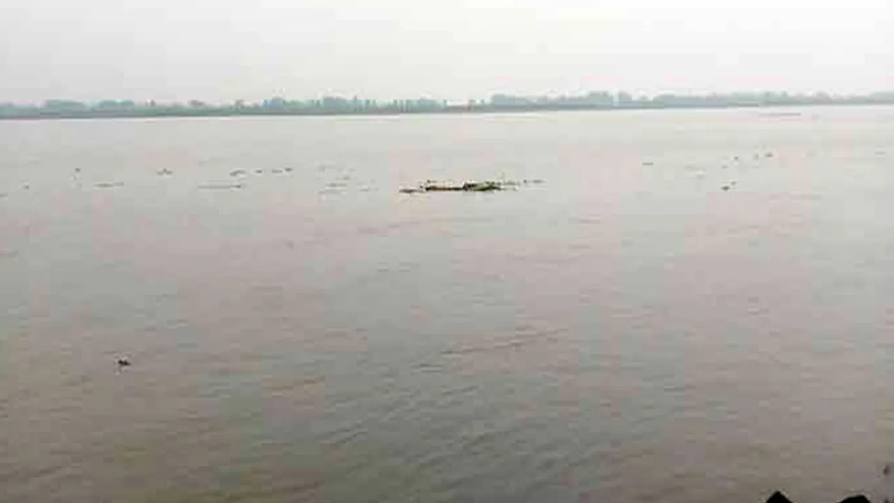 ভারত থেকে ভেসে এলো অ্যাসিডে পোড়ানো ২ বাংলাদেশীর লাশ