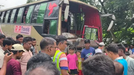 নাটোরে ভটভটির সাথে বাসের সংঘর্ষে নিহত ৩