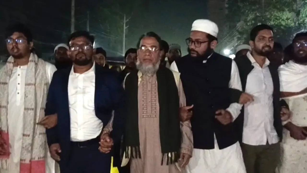 ওসমান হাদির ওপর হামলার প্রতিবাদে মাদারীপুরে বিক্ষোভ মিছিল
