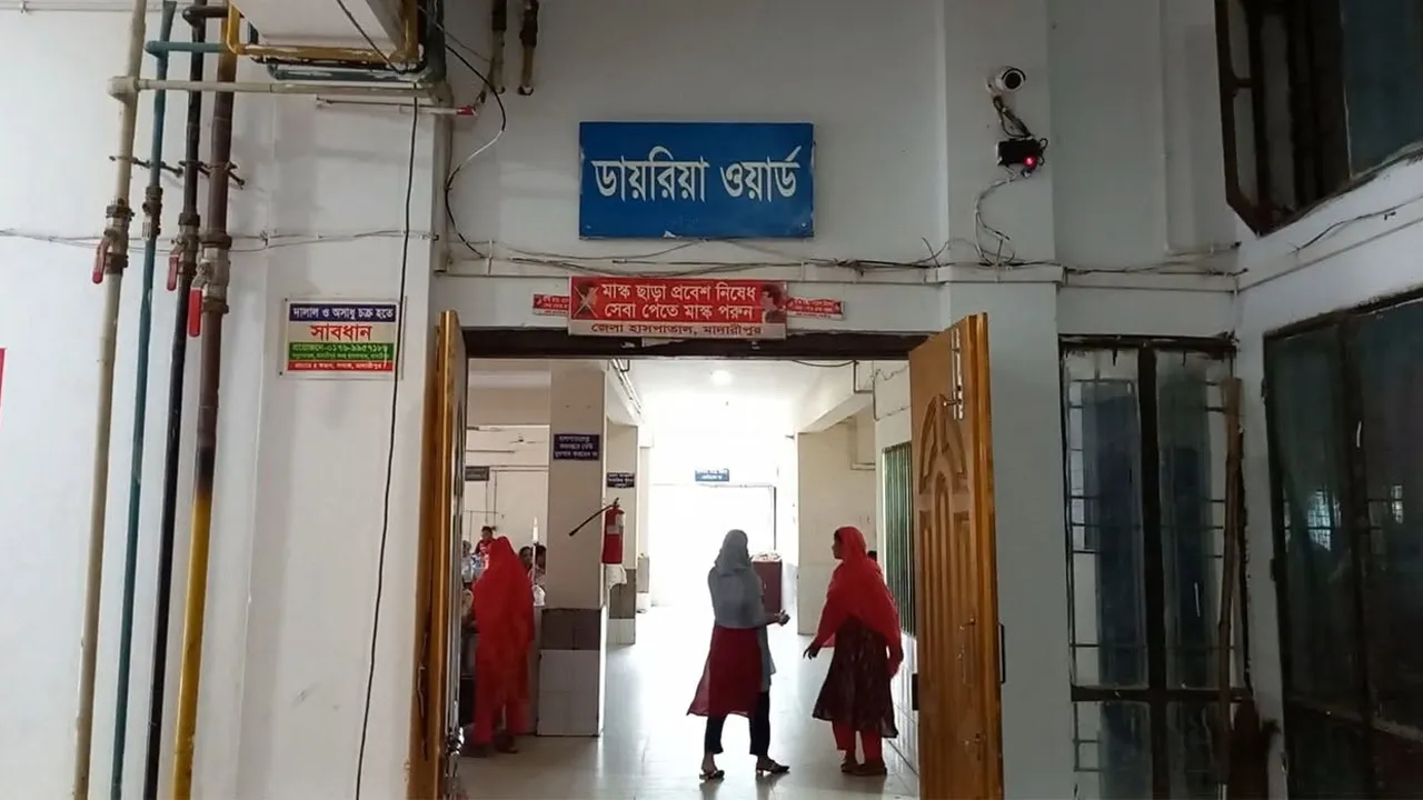 মাদারীপুরে ডায়রিয়ার রোগীর চাপ, ২৫ শয্যার ওয়ার্ডে ভর্তি প্রায় দ্বিগুণ