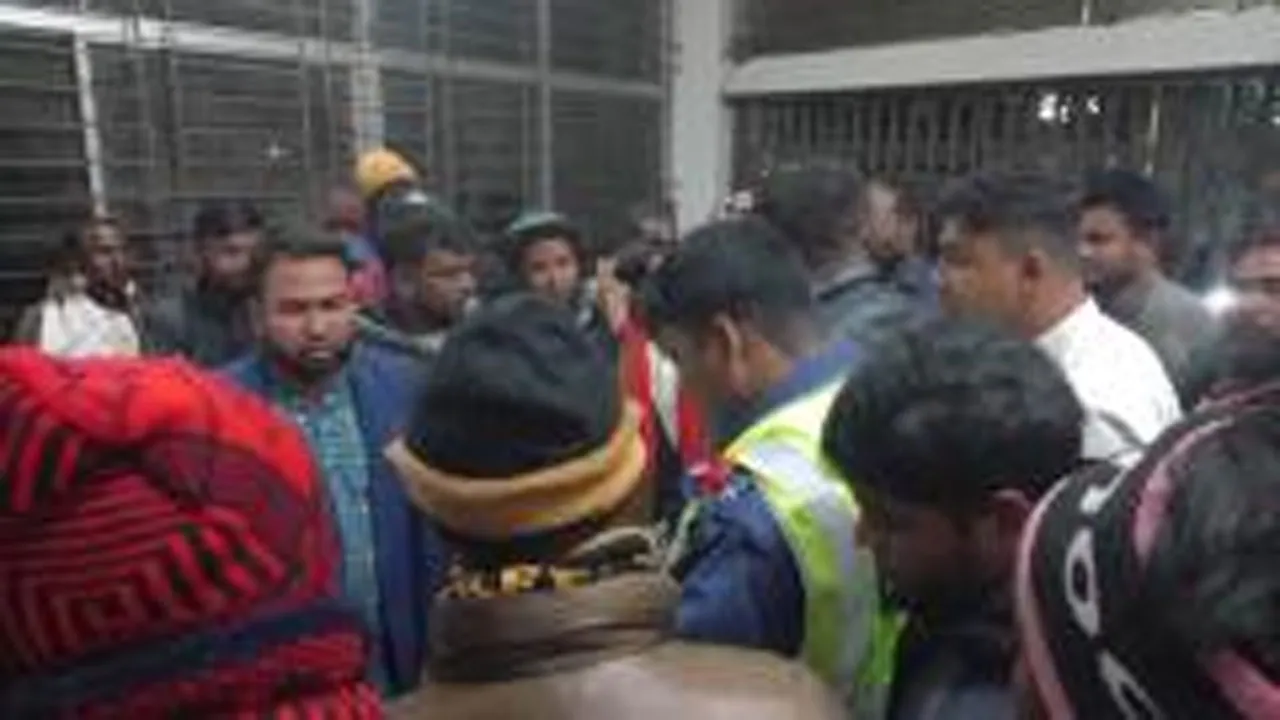 মাদারীপুরে বাসের ধাক্কায় নিহত ১