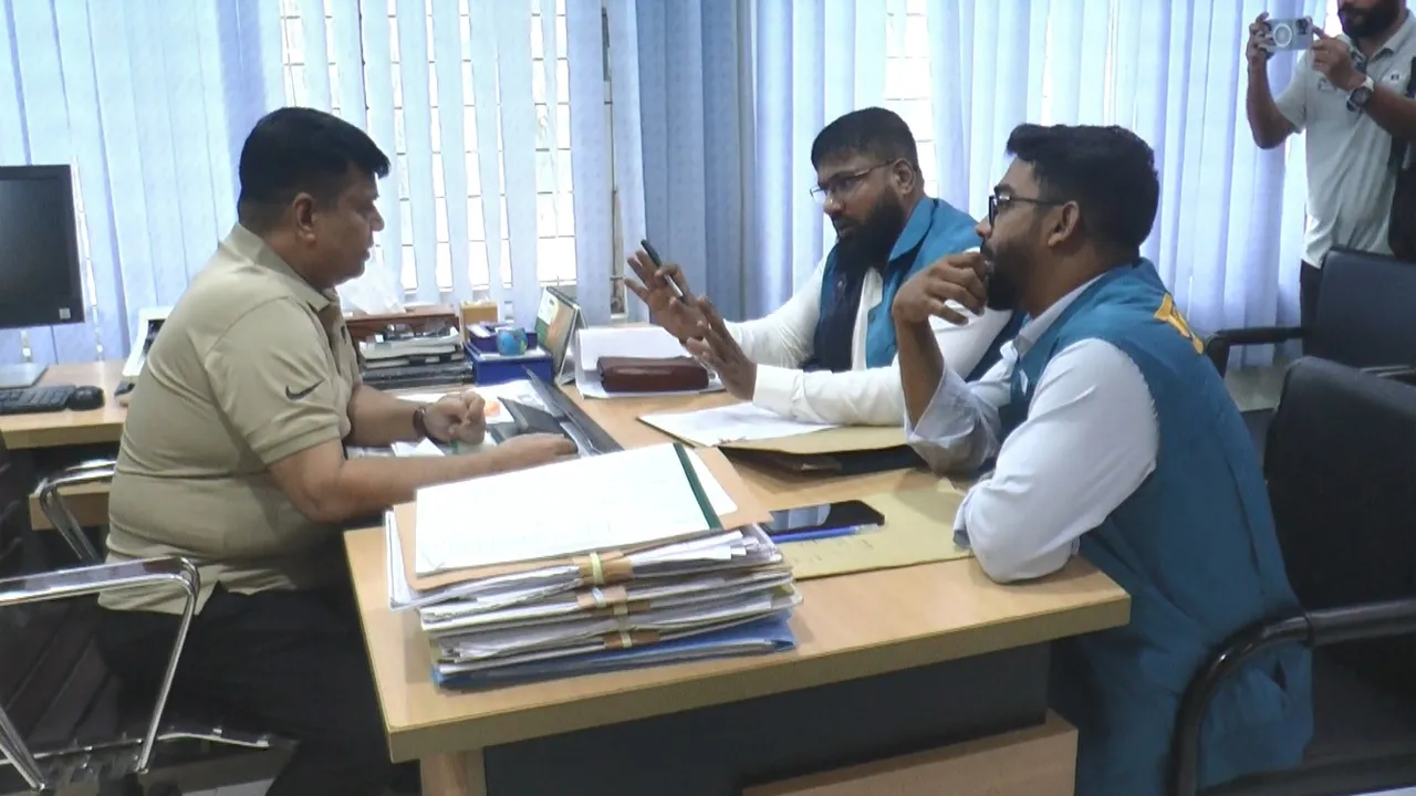 মাদারীপুরে সরকারি দফতরে দুদকের অভিযান