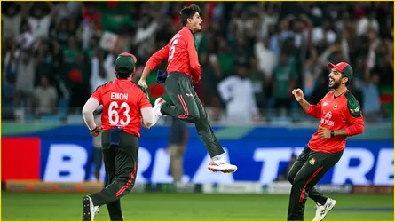 শুরুতেই পাকিস্তানকে চেপে ধরেছে বাংলাদেশ