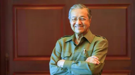 ১০০ বছরে পা রাখলেন আধুনিক মালয়েশিয়ার রূপকার মাহাথির
