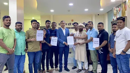 নোয়াখালীকে বিভাগ ঘোষণার দাবিতে মালদ্বীপ প্রবাসীদের স্মারকলিপি