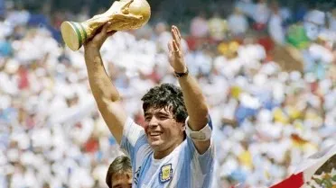 ফুটবল দুনিয়ার কিংবদন্তি ডিয়েগো ম্যারাডোনার জন্মদিন