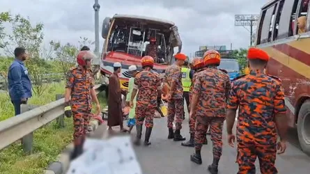 এক্সপ্রেসওয়েতে দুই বাসের সংঘর্ষে হতাহত ৬