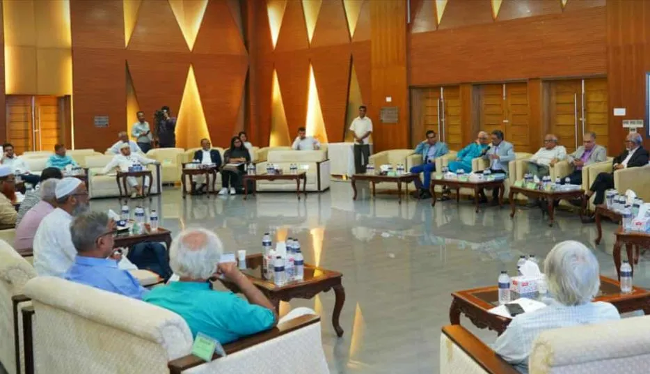 ঐকমত্যের স্বার্থে রাজনৈতিক দলগুলোকে ছাড় দেয়ার অনুরোধ আলী রীয়াজের