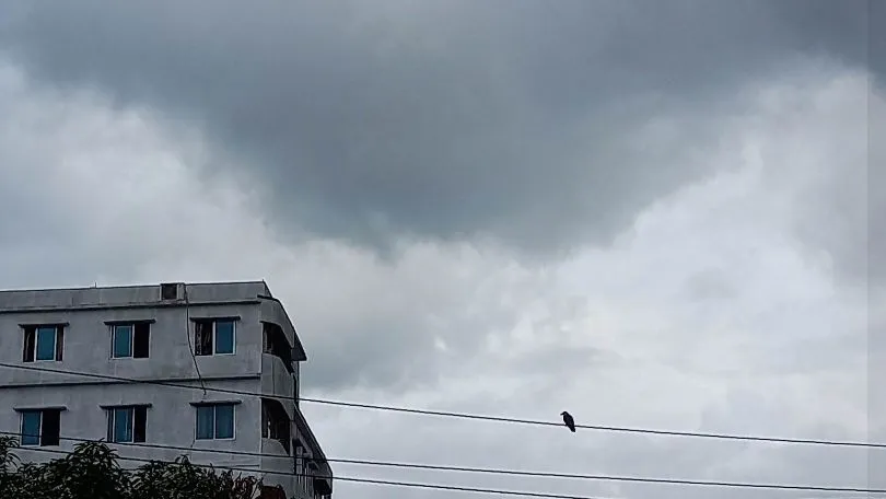 ঢাকার আকাশ মেঘে ঢাকা