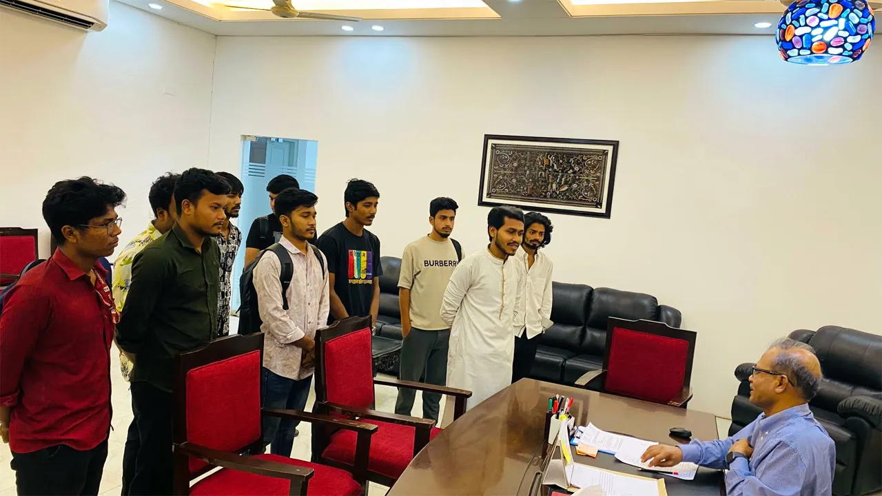 ক্যাম্পাসে মন্দির স্থাপনে ভিসিকে জকসু ভিপি প্রার্থী চন্দনের স্মারকলিপি