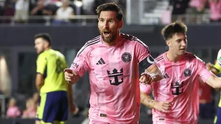 মেসির জোড়া গোলে প্লে-অফে মায়ামির উড়ন্ত সূচনা