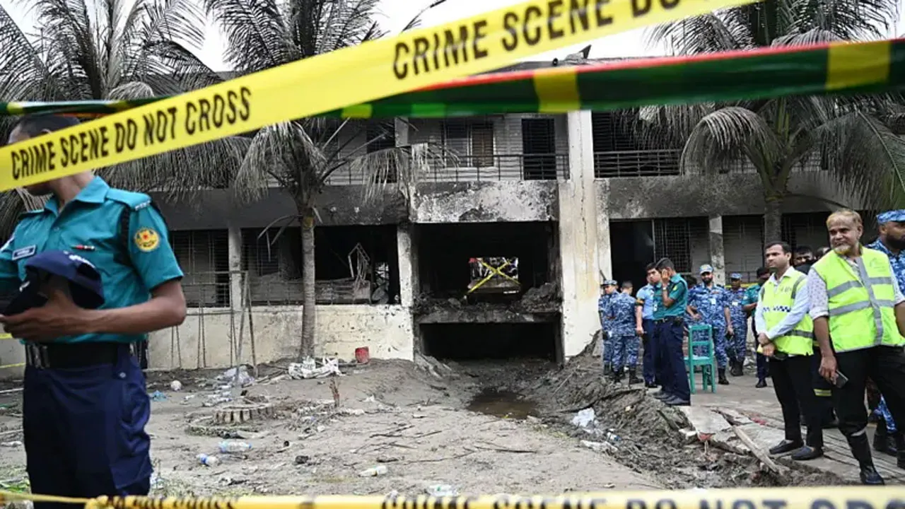 মাইলস্টোনে প্রবেশে কড়াকড়ি, প্রধান ফটক তালাবদ্ধ