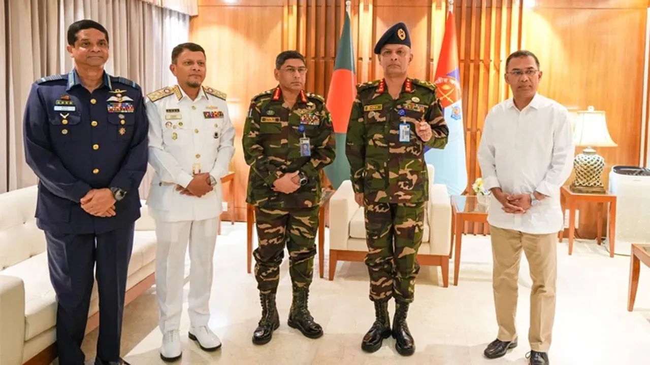 সশস্ত্র বাহিনী বিভাগে অফিস করলেন প্রধানমন্ত্রী