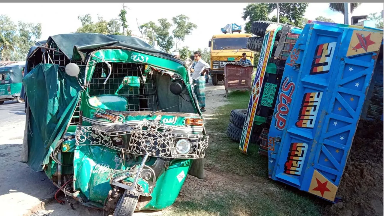 মিরসরাইয়ে পিকআপ-অটোরিকশার সংঘর্ষে নিহত ৩, আহত ২