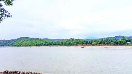 পাহাড় নদী মাঠ পেরিয়ে...