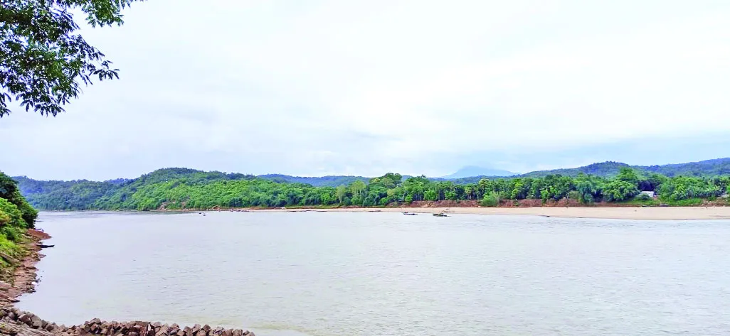 পাহাড় নদী মাঠ পেরিয়ে...