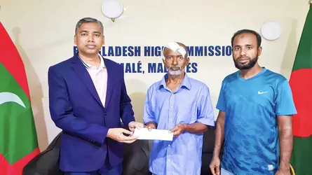 অসুস্থ মালদ্বীপ প্রবাসীকে বিমান টিকেট দিলেন হাইকমিশন