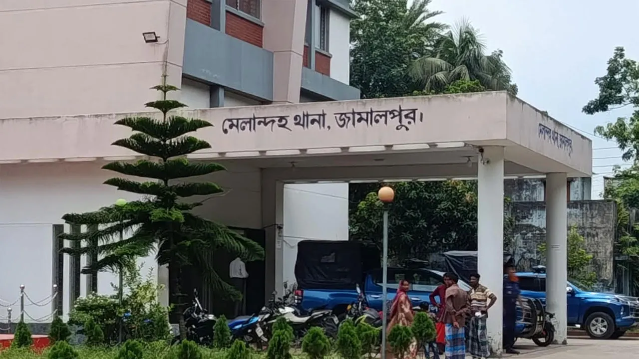 মেলান্দহে আসামি গ্রেফতারের সময় স্বজনদের হামলায় ৪ পুলিশ আহত