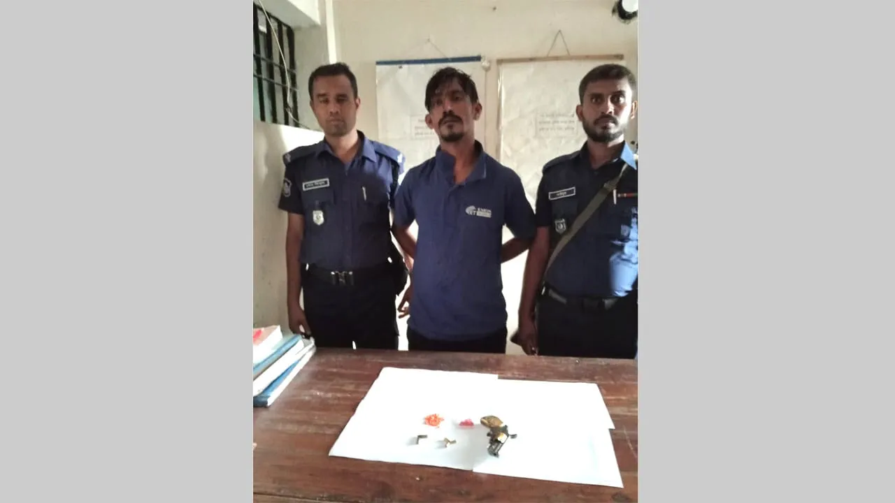মুন্সীগঞ্জে পরীক্ষা কেন্দ্রের সামনে গুলি, অস্ত্রসহ যুবক আটক