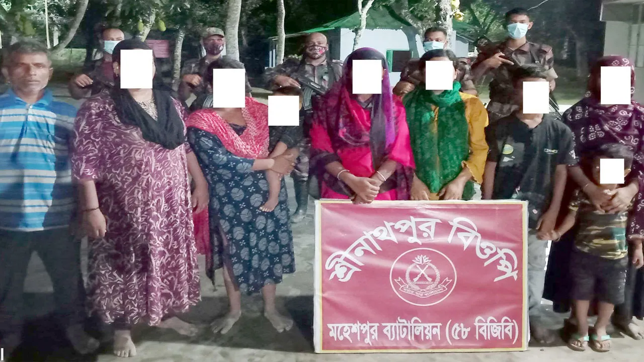 মহেশপুরে ৯ বাংলদেশীকে হস্তান্তর করল বিএসএফ