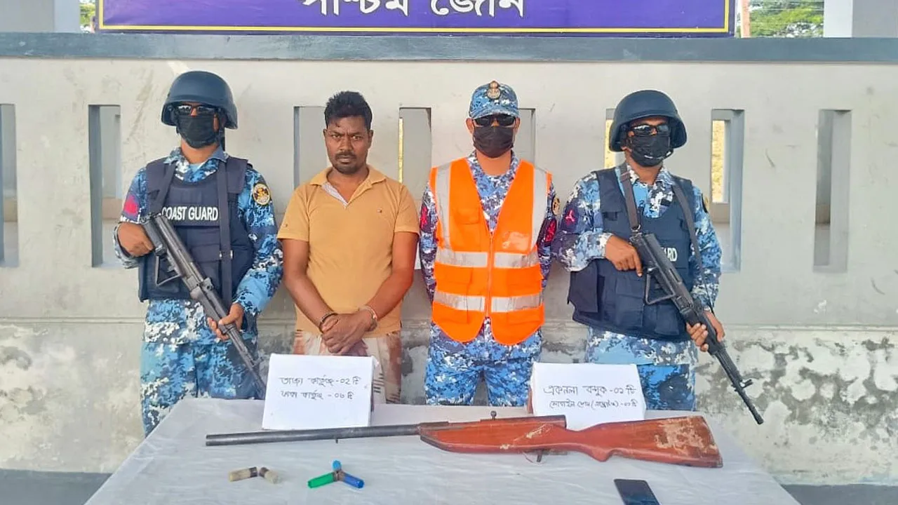 সুন্দরবনে অস্ত্রসহ ছোটন বাহিনীর সহযোগী আটক