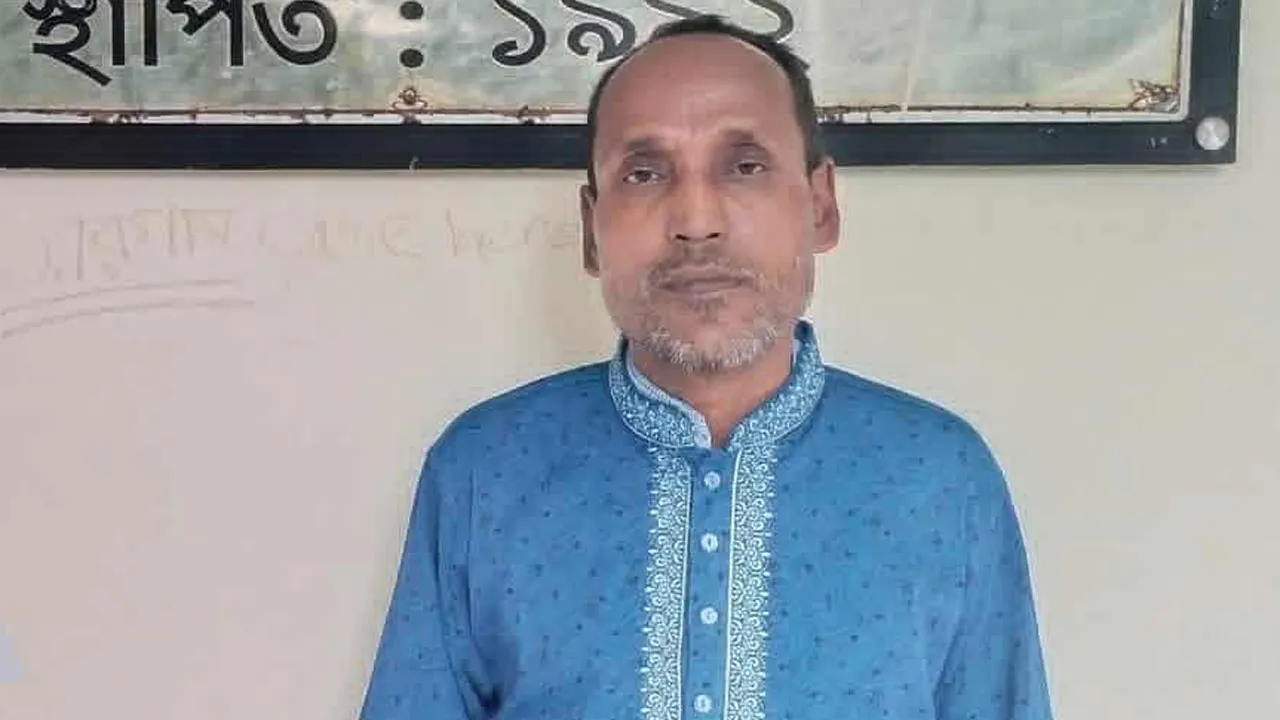 ৫১ বছর বয়সে রাকসু নির্বাচনে লড়ছেন মোর্শেদ