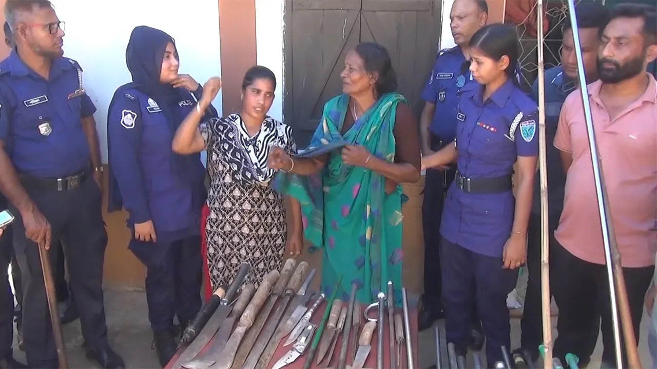 মৌলভীবাজারে কথিত পীরের বাড়ি থেকে অস্ত্রসহ ২ নারী আটক
