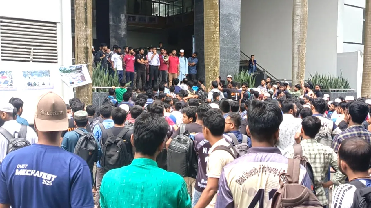 সমকামিতার অভিযোগে ডুয়েটের ৫ শিক্ষার্থীকে হল থেকে বহিষ্কার, স্থায়ী বহিষ্কারের দাবি