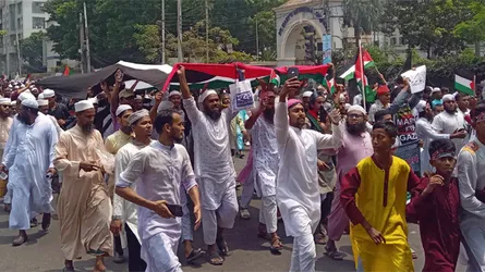 রাজধানীর মোড়ে মোড়ে  চলছে নিরাপত্তা তল্লাশি