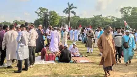 মার্চ ফর গাজা : সকালেই লোকে লোকারণ্য সোহরাওয়ার্দী উদ্যান