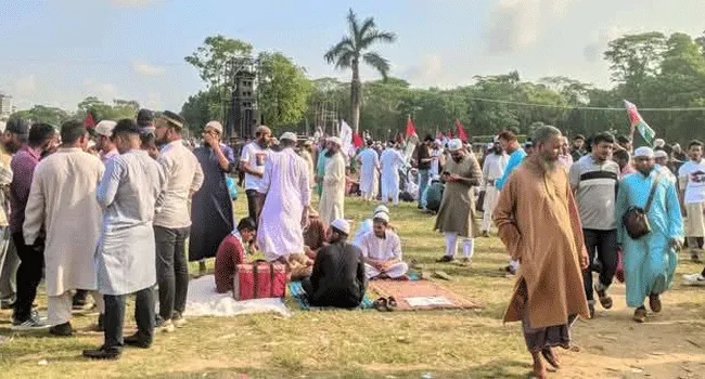 মার্চ ফর গাজা : সকালেই লোকে লোকারণ্য সোহরাওয়ার্দী উদ্যান