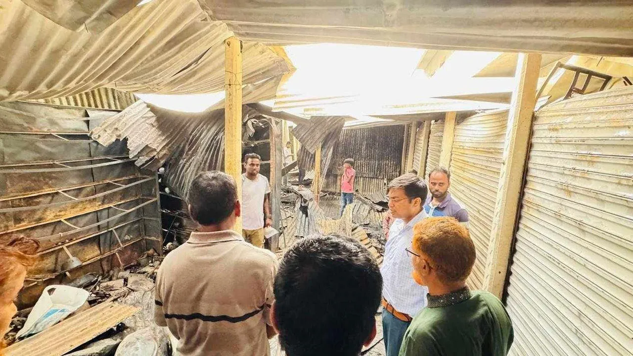 মির্জাপুরে আগুনে পুড়লো ৮ দোকান