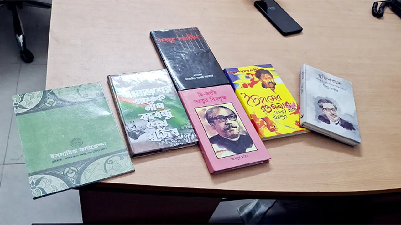 কুষ্টিয়ায় ইসলামিক ফাউন্ডেশনের লাইব্রেরিতে দেয়া হলো শেখ মুজিবের বই