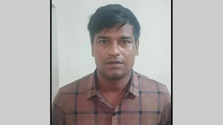 লোহাগাড়ায় ইয়াবাসহ পুলিশ কনস্টেবল আটক, কারাগারে প্রেরণ
