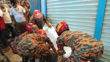 পড়ে যাওয়া মোটরসাইকেলে প্রাইভেটকারের ধাক্কা : নিহত ৩, আহত ১