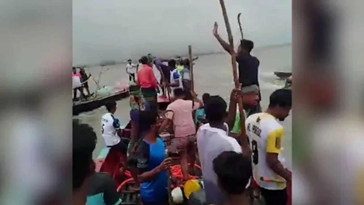 মুন্সীগঞ্জে বালু উত্তোলনকারীদের সাথে গ্রামবাসীর সংঘর্ষ, আহত ৫