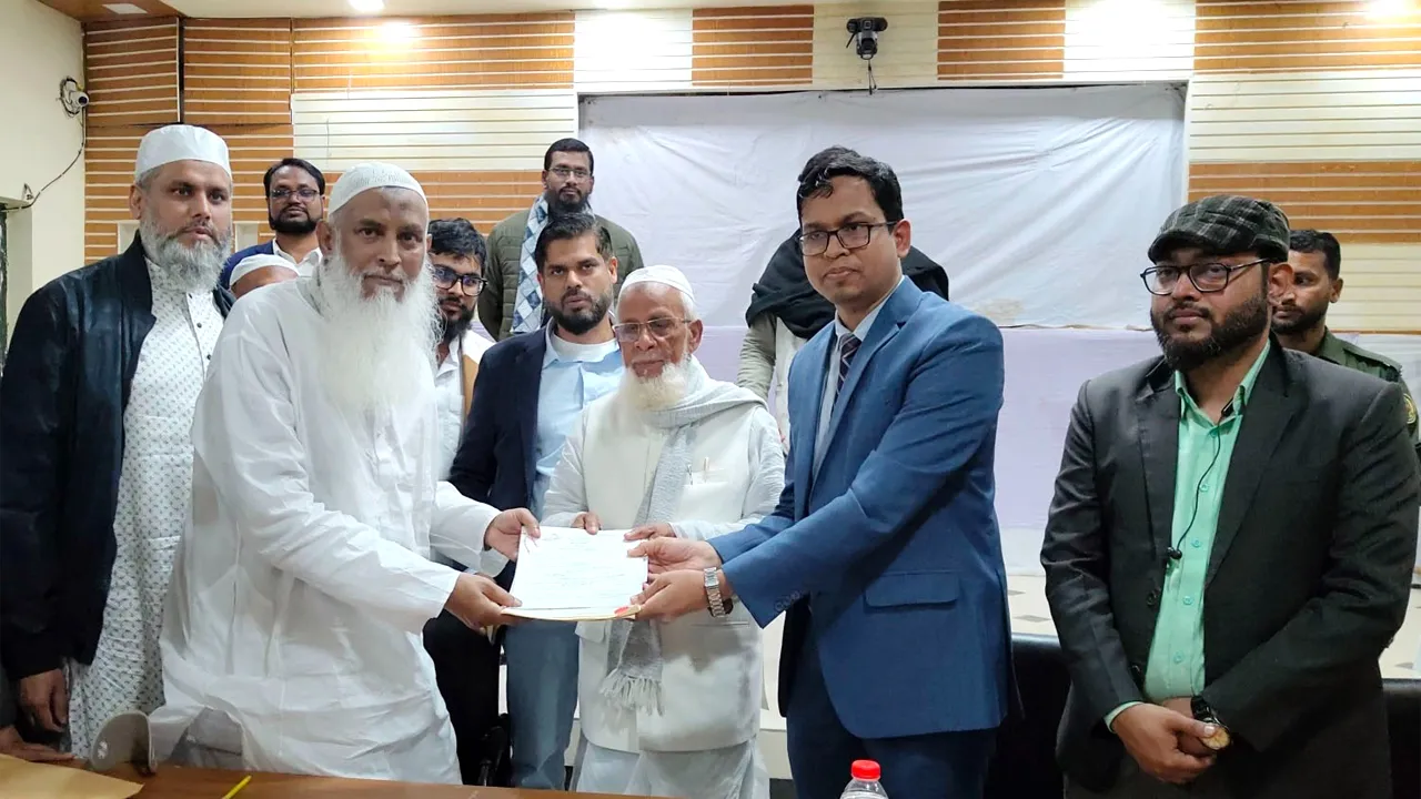 মুরাদনগর আসনে বিএনপি প্রার্থী কায়কোবাদের মনোনয়ন দাখিল