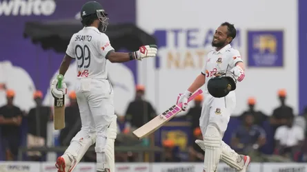 শততম টেস্টের সেঞ্চুরি দাদা-দাদি, নানা-নানিকে উৎসর্গ করলেন মুশফিক