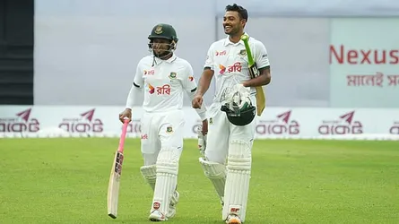 তৃতীয় দিনের খেলা শুরু