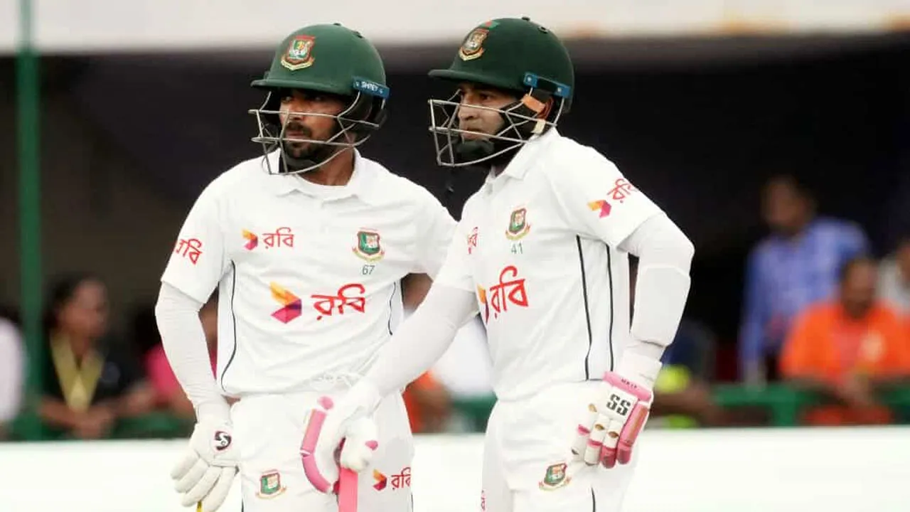 ৩ উইকেট হারিয়ে মধ্যাহ্ন বিরতিতে বাংলাদেশ, ব্যাটিংয়ে নেমেছেন মুশফিক
