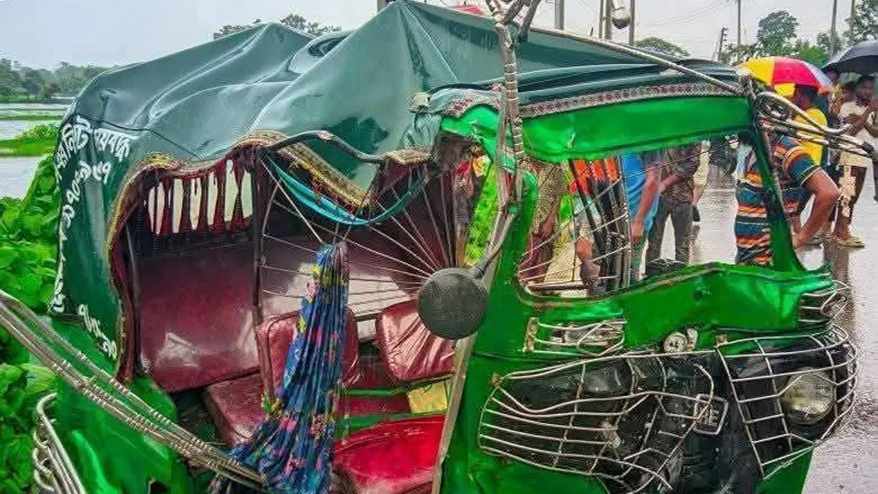 ময়মন‌সিং‌হে পৃথক সড়ক দুর্ঘটনায় নিহত ১০