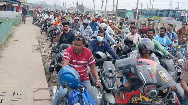 তেল সঙ্কটে ময়মনসিংহে অনুমোদনহীন যান চলাচলে নিষেধাজ্ঞা