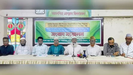 প্রাথমিক বিদ্যালয়ে ধর্মীয় শিক্ষকের পরিবর্তে সংগীতের শিক্ষক নিয়োগের প্রতিবাদ