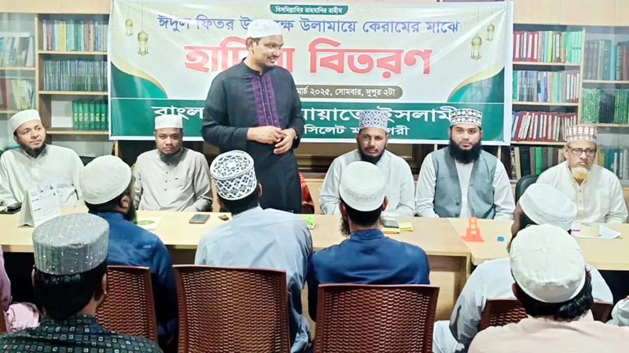 উলামায়ে-কেরামকে জাতির নেতৃত্বে এগিয়ে আসা উচিৎ