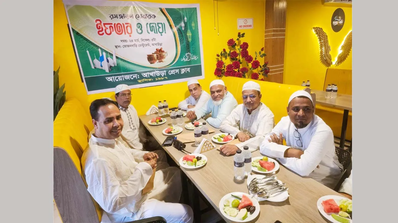 অতিথিরা পেলেন টুপি, তাসবিহ ও মেসওয়াক উপহার