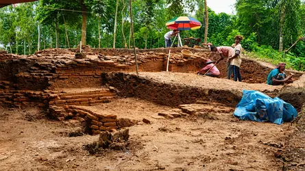 ঐতিহাসিক কাঞ্জির হাঁড়িতে মিলেছে বৌদ্ধ স্থাপত্যের নিদর্শন