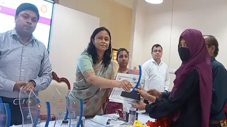 নাটোরে মেধাবী শিক্ষার্থীদের মাঝে পুরস্কার বিতরণ